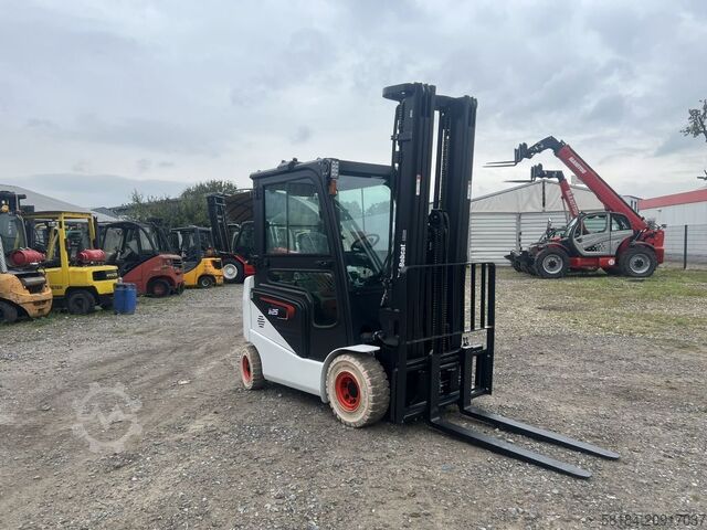Carrello elevatore elettrico a 4 ruote Bobcat B25NS