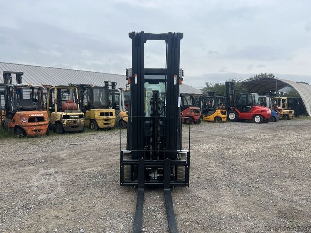 Carrello elevatore elettrico a 4 ruote Bobcat B25NS