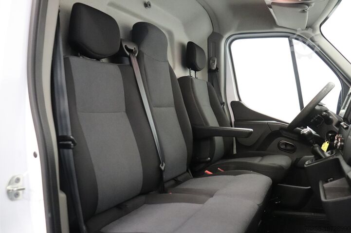 Furgoneta con caja Renault Master 2.3 dCi 135PK L2H2 EURO 6 - Airco - Navi...