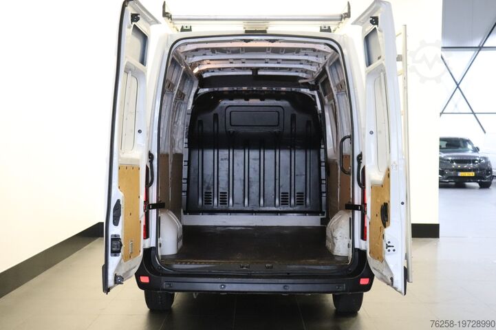 Furgoneta con caja Renault Master 2.3 dCi 135PK L2H2 EURO 6 - Airco - Navi...