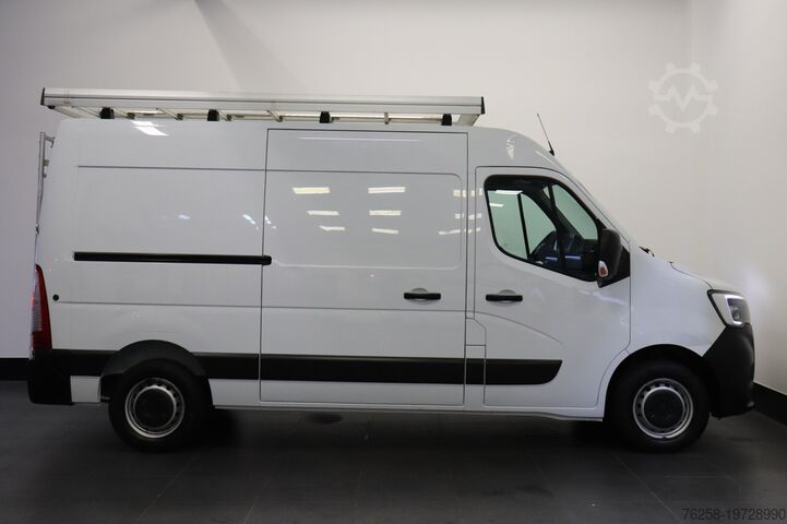 Furgoneta con caja Renault Master 2.3 dCi 135PK L2H2 EURO 6 - Airco - Navi...