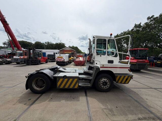 Terminál traktor Terberg YT222