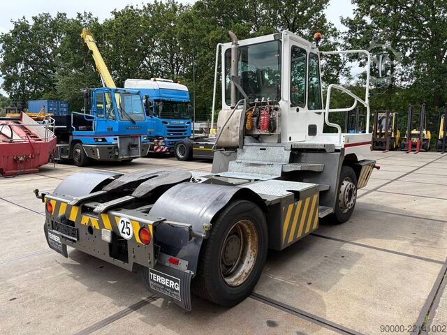 Terminál traktor Terberg YT222