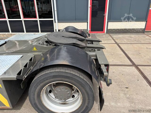Terminál traktor Terberg YT222