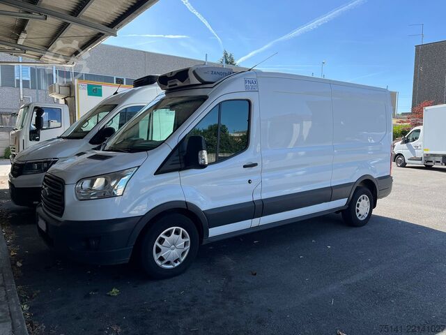 Furgão frigorífico isolado Ford Transit