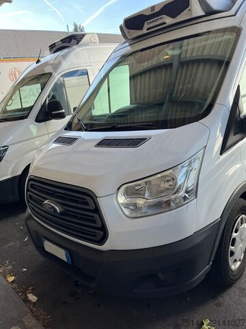 Furgão frigorífico isolado Ford Transit