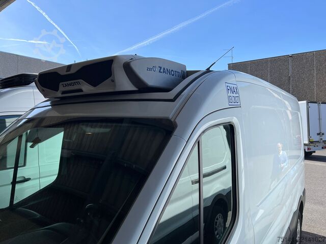 Furgão frigorífico isolado Ford Transit
