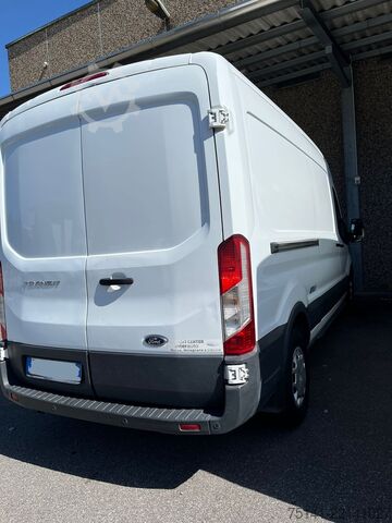 Furgão frigorífico isolado Ford Transit