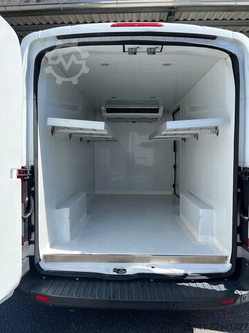 Furgão frigorífico isolado Ford Transit