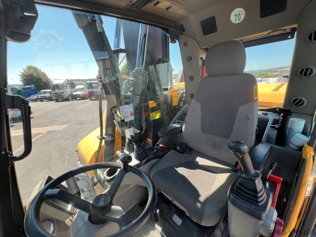 Mobiele graafmachine VOLVO EW160D / 2014 / 1xTieflöffel / Forstschutzgitter