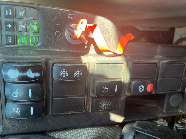 Mobiele graafmachine VOLVO EW160D / 2014 / 1xTieflöffel / Forstschutzgitter