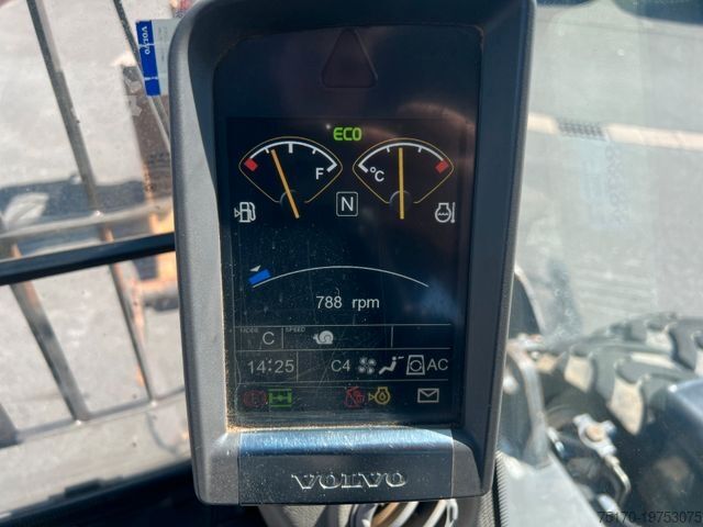 Mobiele graafmachine VOLVO EW160D / 2014 / 1xTieflöffel / Forstschutzgitter