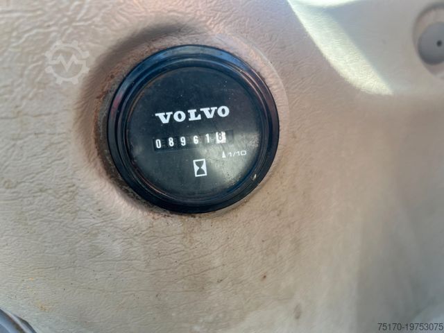 Mobiele graafmachine VOLVO EW160D / 2014 / 1xTieflöffel / Forstschutzgitter