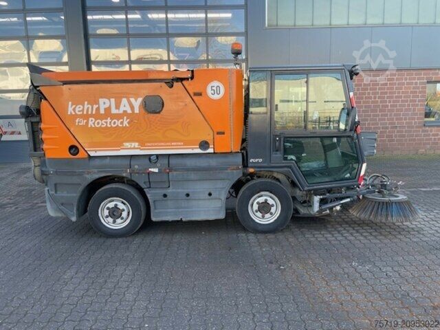 Furgoneta personalizada Schmidt Compact 200 Kleinkehrmaschine Euro6