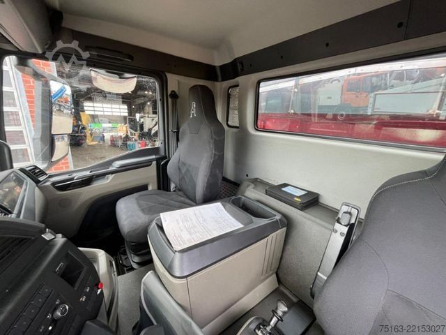 Tipper truck MAN TG-S 35.440 8x4 BB 4-Achs Kipper Bordmatik