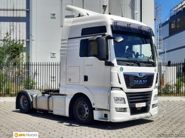 Volume tractor unit MAN 18.500 TGX XXL Retarder 2 x Tank