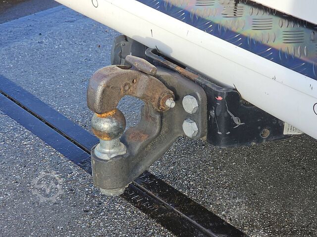 Kombi s vysokou střechou VOLKSWAGEN TRANSPORTER 2.0 TDI T6.1 L2H1 150Pk AC!