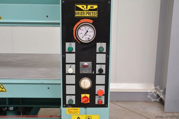 Hydraulische pers voor fineer 3000x1300 BAIONI Prasa do forniru