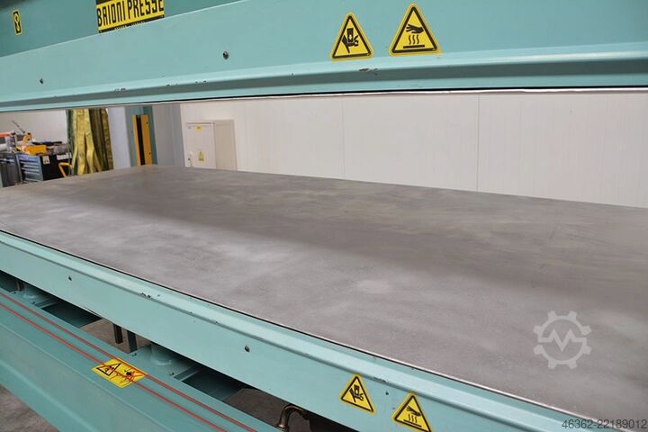 Hydraulische pers voor fineer 3000x1300 BAIONI Prasa do forniru
