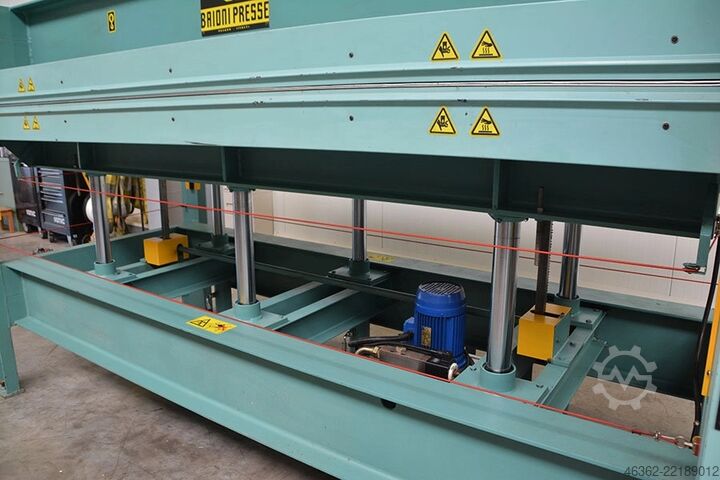 Hydraulische pers voor fineer 3000x1300 BAIONI Prasa do forniru