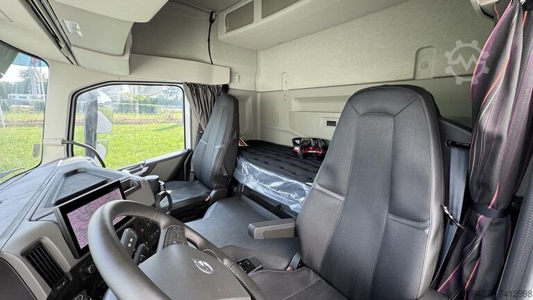 Sklápěč s jeřábem Volvo FM