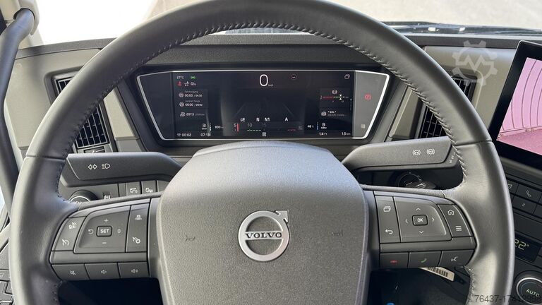 Sklápěč s jeřábem Volvo FM
