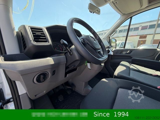 Minibus VOLKSWAGEN Crafter 35 L2H2 RWD pe AHK,3,5t