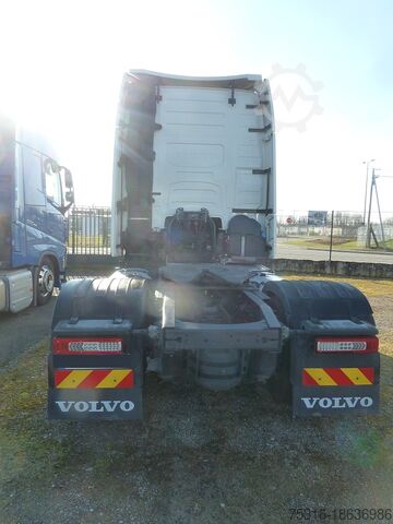 Standart traktör VOLVO FH 500