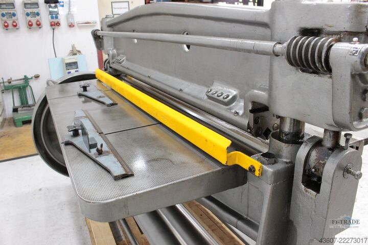 Stauchmaschine - Cardboard Grooving Polygraph BN 135