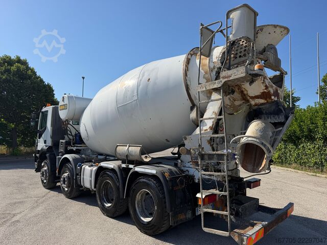 Betonblander lastbil Iveco TRAKKER 500