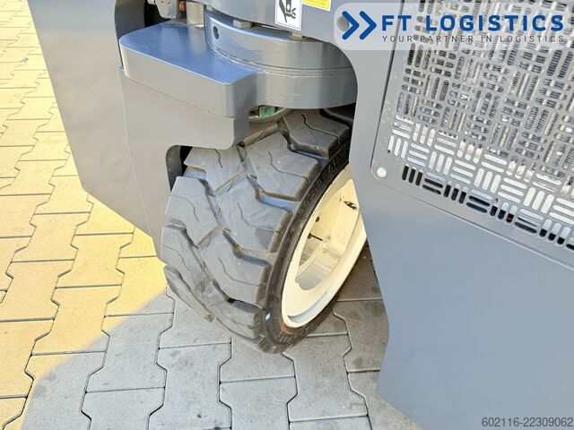 Carrello elevatore a 4 direzioni Combilift C2500CB DIESEL TRIPLEX 5500 POSITIONER