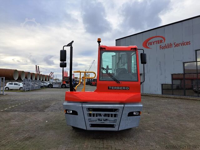 Terminal tractor Terberg YT 223 4x2 aangedreven terminal trekker