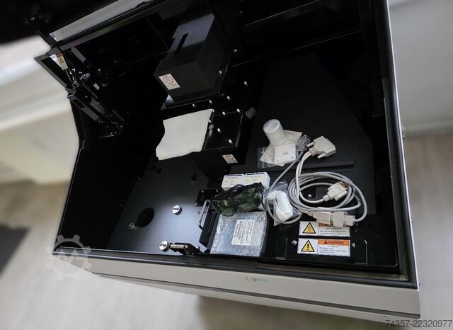 Spektrofotometr Shimadzu solidspec 3700 Shimadzu SolidSpec-3700 UV-VIS-NIR
