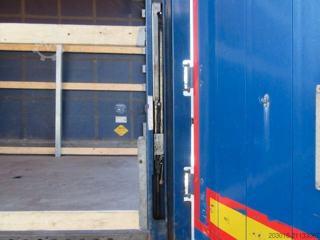 Auflieger mit Pritsche & Plane SCHMITZ CARGOBULL MegaVarios verbreiterbar/auskurbelbar 70% Reifen