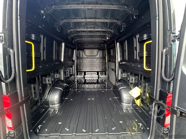 Magas tetős furgon VOLKSWAGEN Crafter Kombi Kasten 35 L3H3 4Motion AHK 270Türe