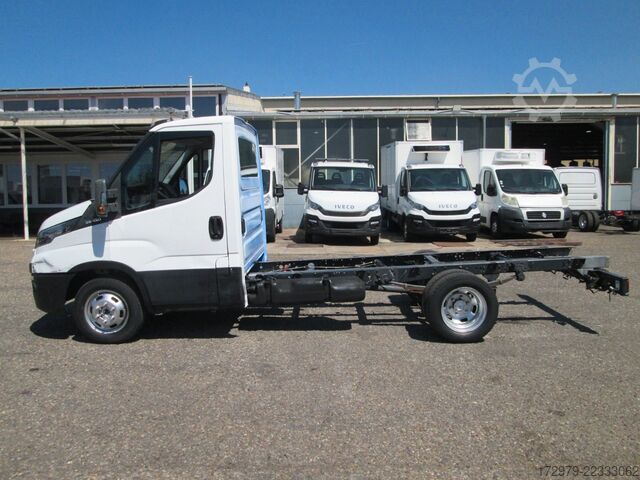 Transporter Fahrgestell IVECO 35 C13*Fahrgestell*