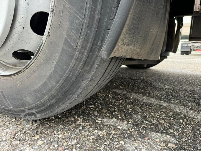 Drop side body with HIAB XS 322-6 crane Renault T 380