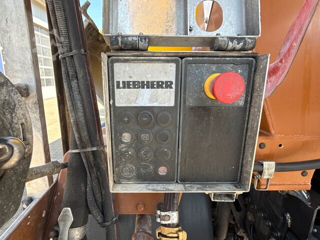 Beton mikser kamyonu MAN 35.400 8x4 BB CH Betonmischer Liebherr