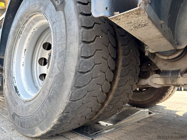 Beton mikser kamyonu MAN 35.400 8x4 BB CH Betonmischer Liebherr