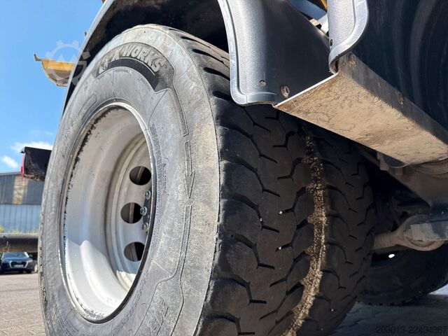 Beton mikser kamyonu MAN 35.400 8x4 BB CH Betonmischer Liebherr