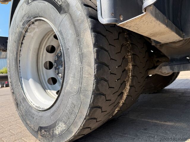 Beton mikser kamyonu MAN 35.400 8x4 BB CH Betonmischer Liebherr