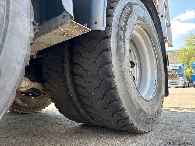 Beton mikser kamyonu MAN 35.400 8x4 BB CH Betonmischer Liebherr