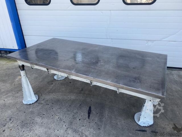 Richt- und Schweißplatte Stahlguß-Grauguß stark verrippt , ehemalige Anreißplatte und Messplatte, sc 2000x1000