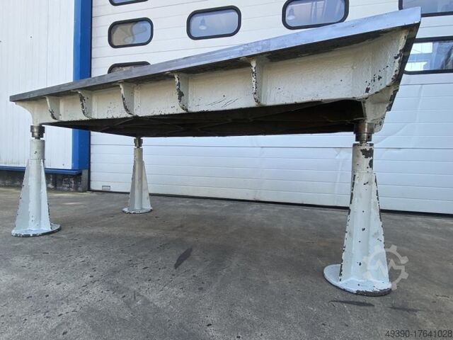 Richt- und Schweißplatte Stahlguß-Grauguß stark verrippt , ehemalige Anreißplatte und Messplatte, sc 2000x1000