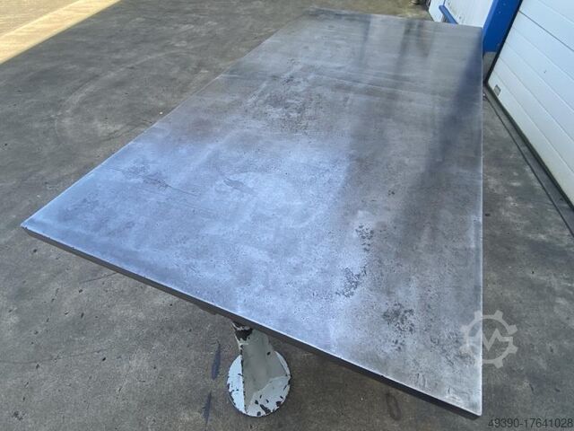 Richt- und Schweißplatte Stahlguß-Grauguß stark verrippt , ehemalige Anreißplatte und Messplatte, sc 2000x1000