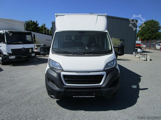 Furgon skrzyniowy PEUGEOT Boxer  2.0L 130PS*3-Achser+Türen+Rampe hinten*