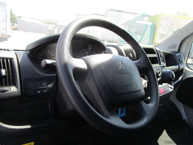 Furgon skrzyniowy PEUGEOT Boxer  2.0L 130PS*3-Achser+Türen+Rampe hinten*