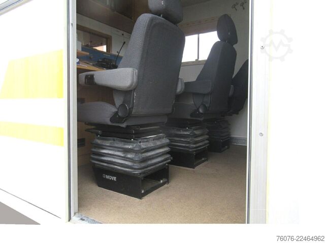 Box truck MERCEDES-BENZ 917 A 4x4 Allrad Einzelbereift 6m Koffer Klima