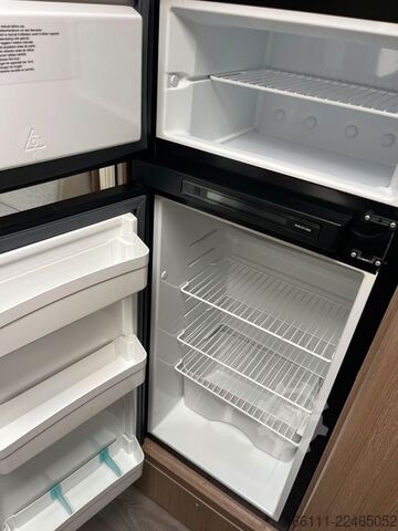 Teilintegriertes Wohnmobil CARADO T 334 - Hub/Einzelbetten -  - Klima