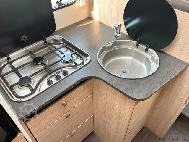 Teilintegriertes Wohnmobil SUNLIGHT Aktive T 67 - Hub/Einzelbetten - auto/Sat/TV -